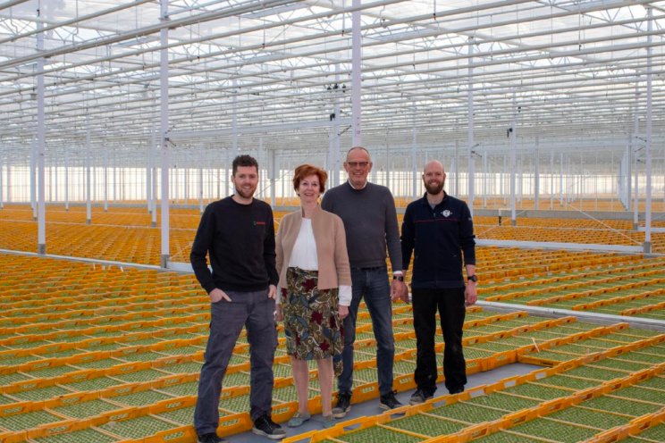 Beekenkamp Plants neemt nieuwe kas in gebruik