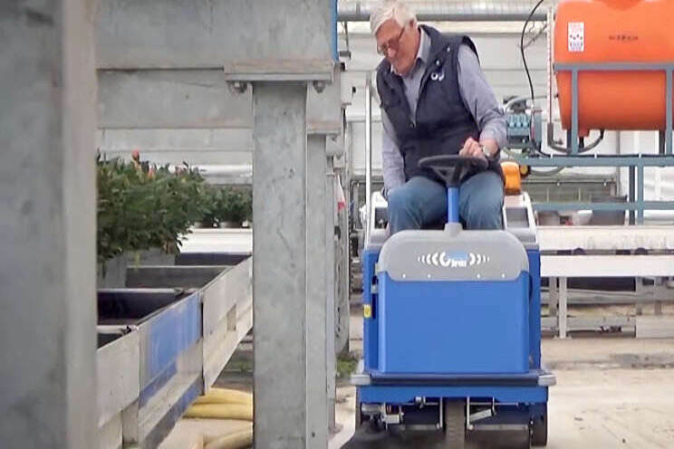 Nieuwe veegmachines voor paprikakwekerij Overgaag